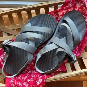 Men’s Chacos wide strap